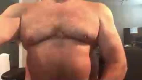 Snapshot of hairbear5 chatting on 07-10-26, 01:36 Bruce online show from 07-10-26, 01:36