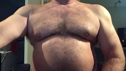 Snapshot of hairbear5 chatting on 08-02-26, 01:31 Bruce online show from 08-02-26, 01:31