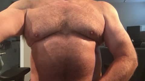 Snapshot of hairbear5 chatting on 08-05-26, 01:14 Bruce online show from 08-05-26, 01:14