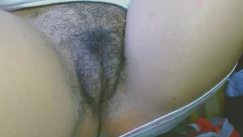 Snapshot of hairygirl83 chatting on 05-06-26, 12:54 hairygirl83 online show from 05-06-26, 12:54