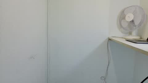 Snapshot of hairyinstinct chatting on 11-02-25, 09:39 hairyinstinct online show from 11-02-25, 09:39