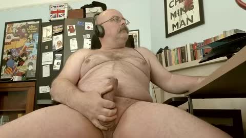 Snapshot of hairyuncut chatting on 04-28-26, 12:21 Ask me online show from 04-28-26, 12:21
