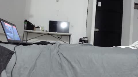 halfenaked17 online show from 11-18-25, 11:48