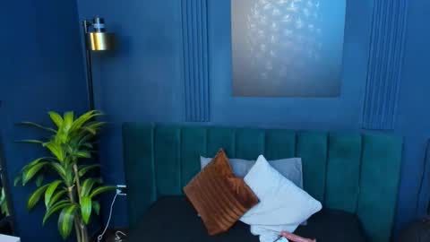 Halley Lorens online show from 11-12-25, 07:24