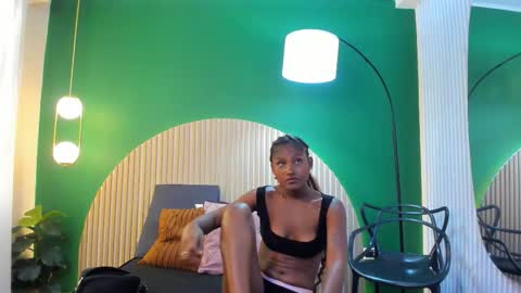 Halley Lorens online show from 11-18-25, 07:18