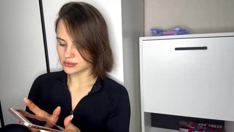 Holly online show from 01-08-26, 11:51