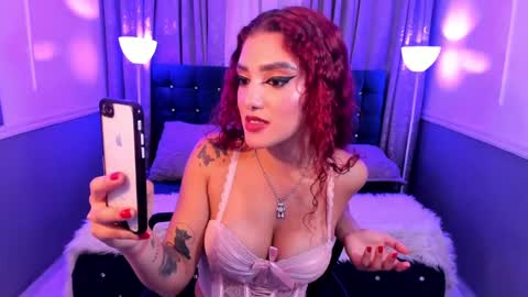 Snapshot of hallsred_rh chatting on 01-08-25, 12:06 Halls Red online show from 01-08-25, 12:06