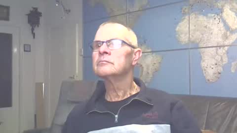 Snapshot of hamto65 chatting on 03-08-25, 08:25 Prefer men 80 online show from 03-08-25, 08:25