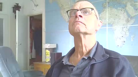 Snapshot of hamto65 chatting on 09-21-25, 10:39 Prefer men 80 online show from 09-21-25, 10:39