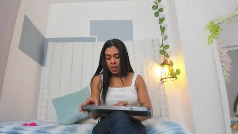 hanah_gray online show from 10-20-25, 11:10