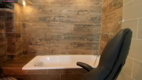 HANAH  online show from 12-17-24, 08:10