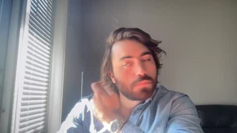 Snapshot of handcyclist25 chatting on 10-31-25, 04:30 Handcyclist25 online show from 10-31-25, 04:30