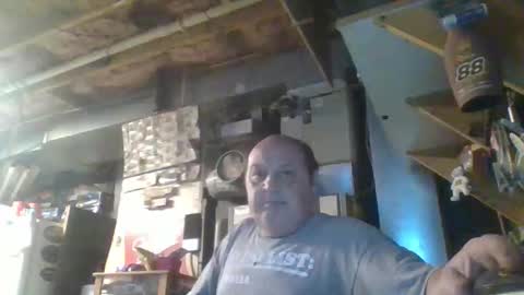 Snapshot of handiemanhere chatting on 03-27-26, 03:23 naked man online show from 03-27-26, 03:23