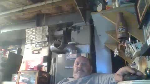 Snapshot of handiemanhere chatting on 04-28-26, 09:09 naked man online show from 04-28-26, 09:09