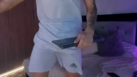handsome_boys69 online show from 06-18-26, 05:51