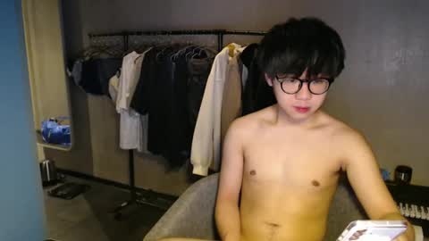handsome_mannn online show from 12-16-25, 10:04
