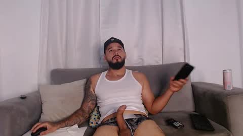 Snapshot of handsomen69 chatting on 05-22-26, 01:57 Handsomen online show from 05-22-26, 01:57