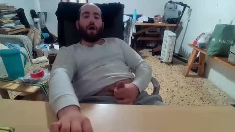 Snapshot of handyboy991 chatting on 05-05-26, 05:21 handyboy991 online show from 05-05-26, 05:21