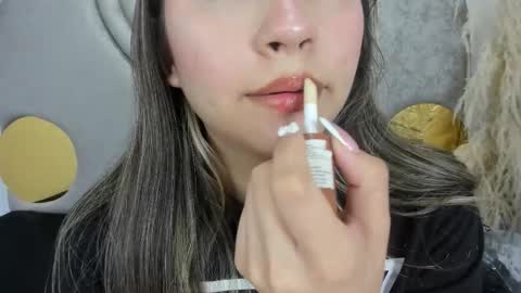 Hanna Castro online show from 12-17-25, 01:17