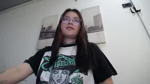 Snapshot of hanna_hot77 chatting on 04-17-26, 05:27 mara online show from 04-17-26, 05:27