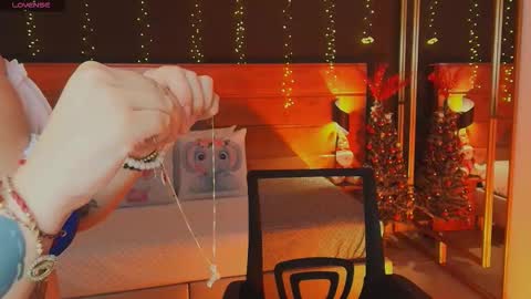 Snapshot of hanna_kimura chatting on 11-21-25, 02:43 Hanna online show from 11-21-25, 02:43