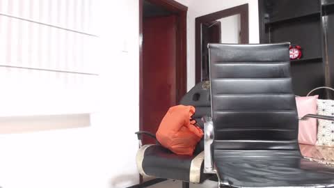 hanna_lamber online show from 01-16-25, 07:07