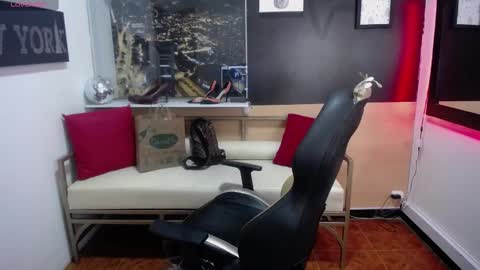 hanna_lamber online show from 03-04-25, 02:17