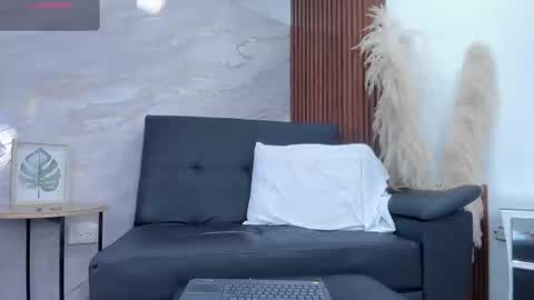 Hanna lens online show from 03-18-26, 10:24