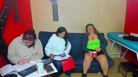 Snapshot of hanna_mature01 chatting on 10-17-25, 03:42 Hanna online show from 10-17-25, 03:42