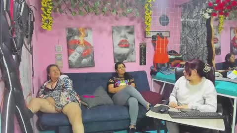 Snapshot of hanna_mature01 chatting on 05-12-26, 01:25 Hanna online show from 05-12-26, 01:25