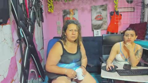 Snapshot of hanna_mature01 chatting on 05-18-26, 12:33 Hanna online show from 05-18-26, 12:33