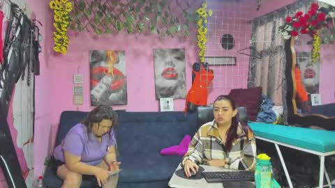 Snapshot of hanna_mature01 chatting on 05-19-26, 12:22 Hanna online show from 05-19-26, 12:22