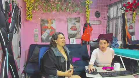 Snapshot of hanna_mature01 chatting on 05-20-26, 12:22 Hanna online show from 05-20-26, 12:22