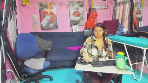 Snapshot of hanna_mature01 chatting on 05-21-26, 12:34 Hanna online show from 05-21-26, 12:34