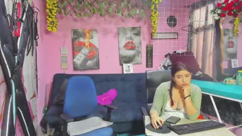 Snapshot of hanna_mature01 chatting on 05-25-26, 12:11 Hanna online show from 05-25-26, 12:11