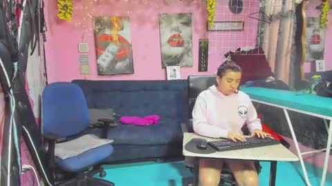 Snapshot of hanna_mature01 chatting on 05-27-26, 12:02 Hanna online show from 05-27-26, 12:02