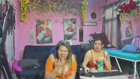 Snapshot of hanna_mature01 chatting on 05-29-26, 12:25 Hanna online show from 05-29-26, 12:25