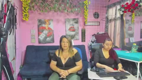 Snapshot of hanna_mature01 chatting on 05-30-26, 12:24 Hanna online show from 05-30-26, 12:24