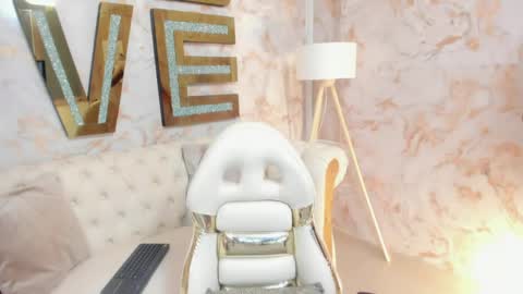 EVA online show from 04-21-26, 01:53