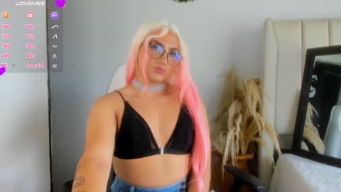 Snapshot of hanna_sofi4 chatting on 01-26-25, 02:30 Hanna Capicorn online show from 01-26-25, 02:30