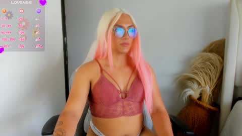 Snapshot of hanna_sofi4 chatting on 02-07-25, 04:14 Hanna Capicorn online show from 02-07-25, 04:14