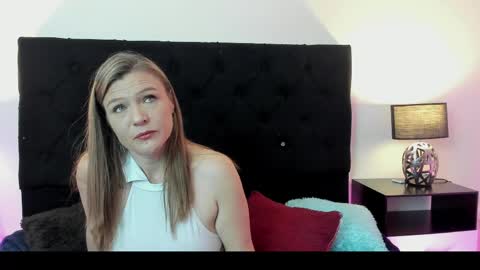 hanna_vell11 online show from 05-13-26, 01:47