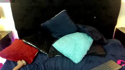 hanna_vell11 online show from 06-24-26, 01:15