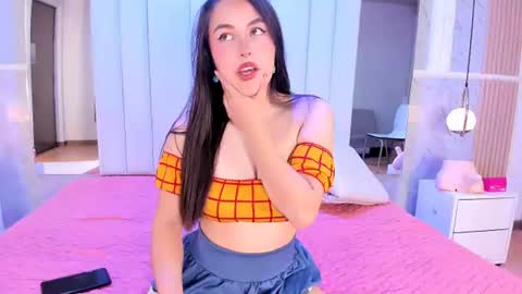hannacollins_2 online show from 06-22-26, 12:57