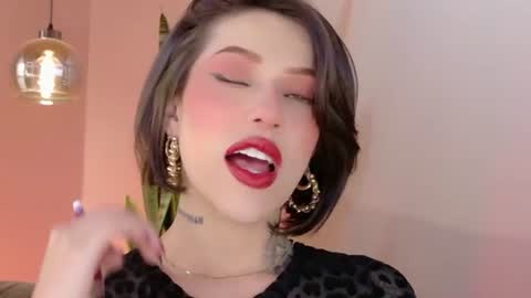 Snapshot of hannah_borbon_ chatting on 06-14-26, 02:24 Hannah online show from 06-14-26, 02:24