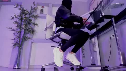 HANNAH HOWELL online show from 09-17-25, 09:55