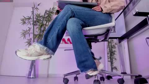 HANNAH HOWELL online show from 11-10-25, 09:19