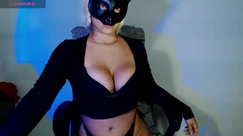 hannah kiim online show from 11-06-25, 03:24