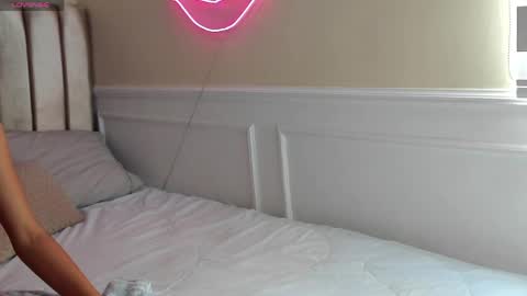 Hannah online show from 04-08-26, 07:03