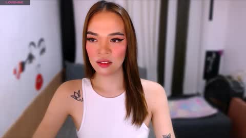 HANNAH online show from 04-25-26, 01:36